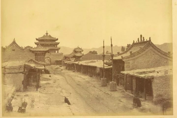 Localizada ao longo do antigo caminho da Rota da Seda, Gansu foi, por milênios, um elo vital entre regiões do interior da China com a Ásia Central.