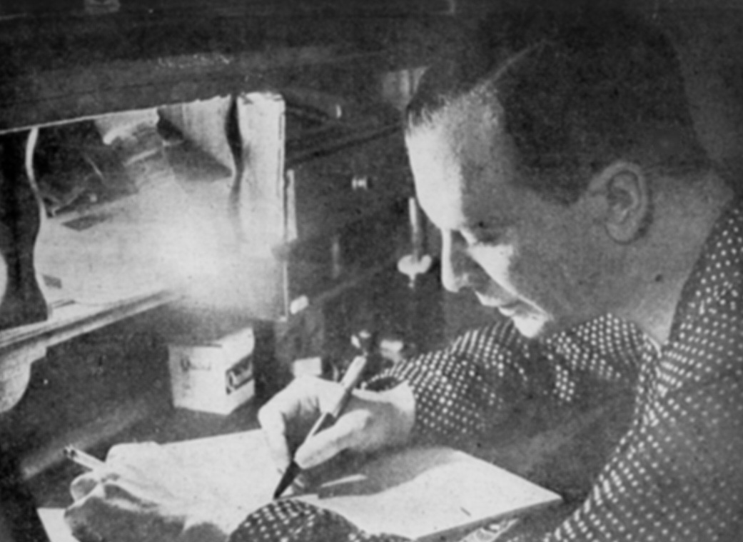 Mário Lago foi ator, radialista, compositor, escritor, poeta e advogado. Ele foi autor de sambas populares como Ai! que saudade da Amélia e Atire a primeira pedra, em parceria com Ataulfo Alves, nos anos 1940 e 1950.