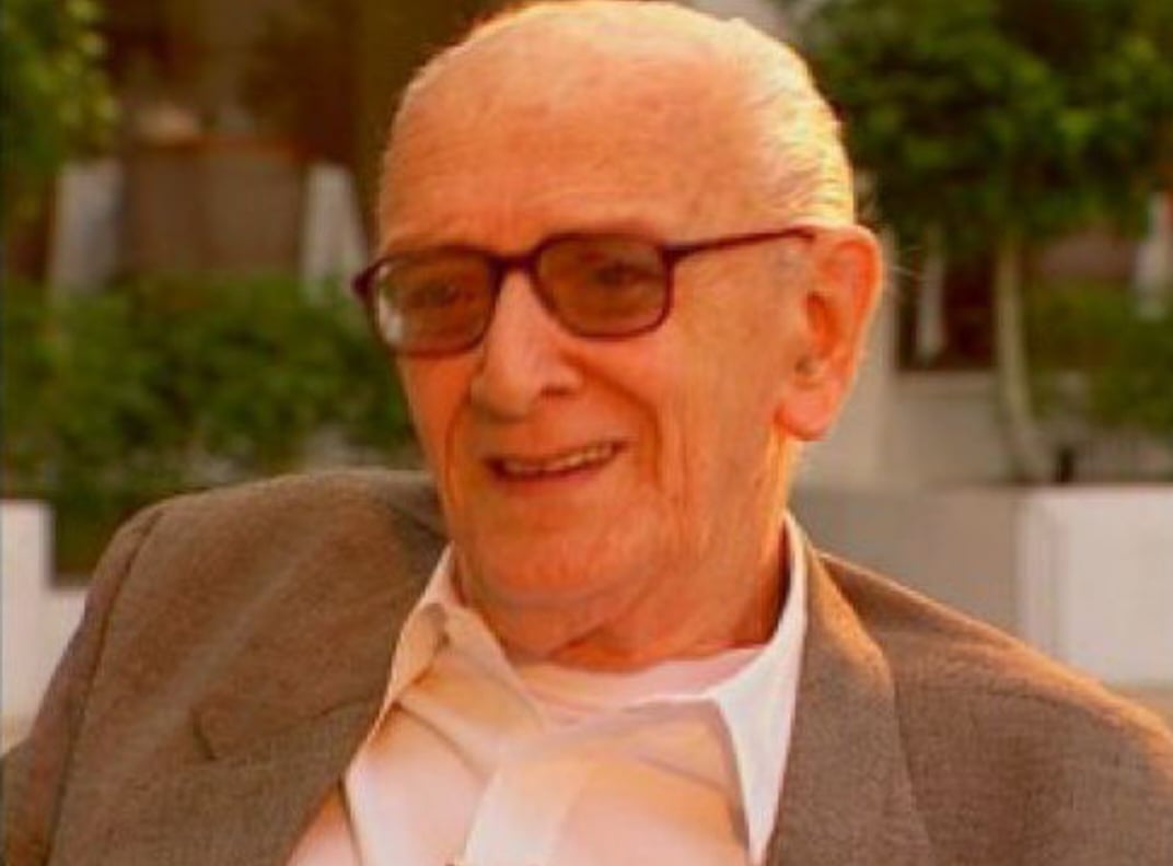 Entre 1963 e 2001, fez dezenas de novelas. A último foi O Clone, em que viveu o Doutor Molina. Mário era fumante e morreu em 30/5/2002, aos 90 anos, de enfisema pulmonar.