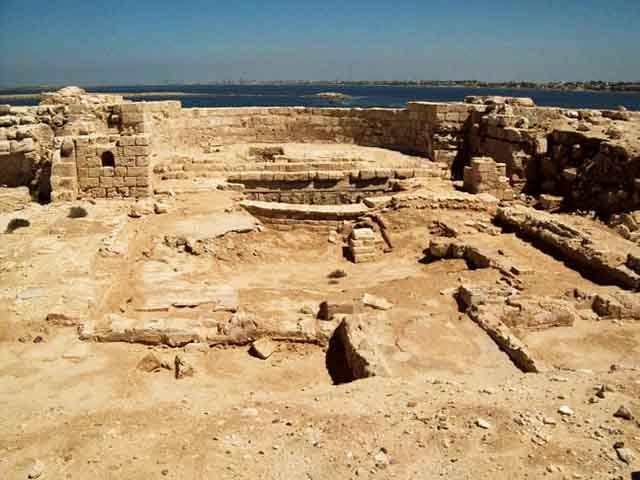 Enquanto trabalhavam em Darazya, na região de Mareotis, no Egito, arqueólogos encontraram duas grandes cisternas subterrâneas usadas durante a Segunda Guerra Mundial. 