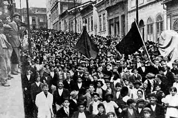 Em 1917, Di Cavalcanti teve sua primeira exposição, que foi um marco em sua trajetória, apresentando caricaturas que capturavam a vida cotidiana e os costumes brasileiros.