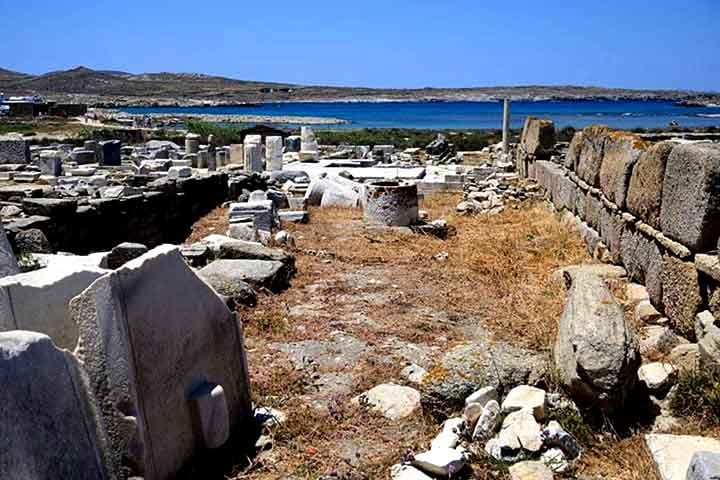  Além disso, foram encontrados vestígios de várias moradias gregas do tipo oikos, datadas do período helenístico-romano.