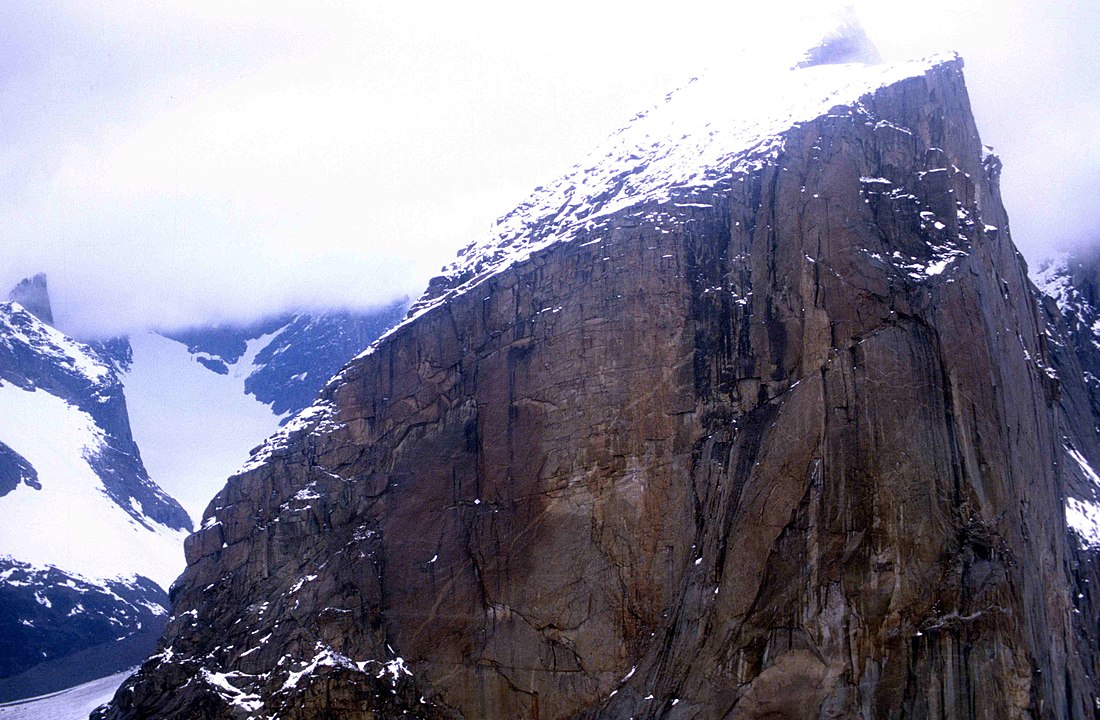 Maior queda vertical: Monte Thor, Ilha de Baffin, Nunavut (Canadá) - 1.250m 