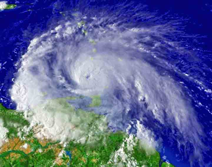 Para que isso ocorra, é necessário que a temperatura da água do mar esteja acima de 27°C, geralmente nas águas quentes próximas à Linha do Equador, entre 5° e 30° de latitude norte ou sul.
