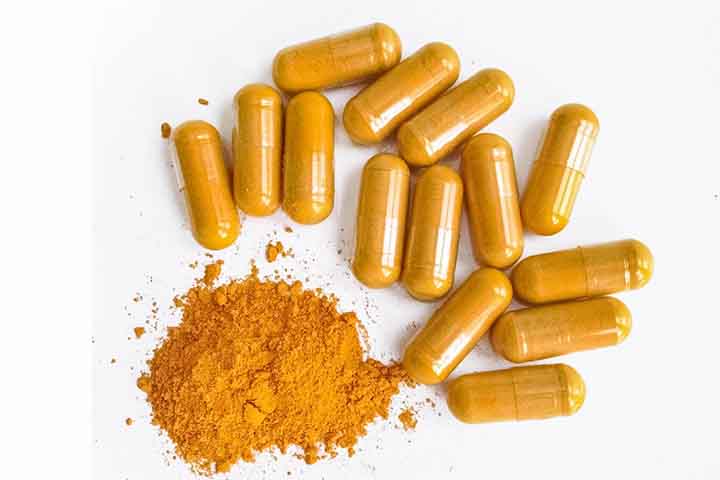 A cúrcuma possui compostos fenólicos com propriedades antioxidantes e anti-inflamatórias, ajudando a prevenir o surgimento de alguns tipos de câncer como de cólon, mama, intestino, bexiga e medula óssea.