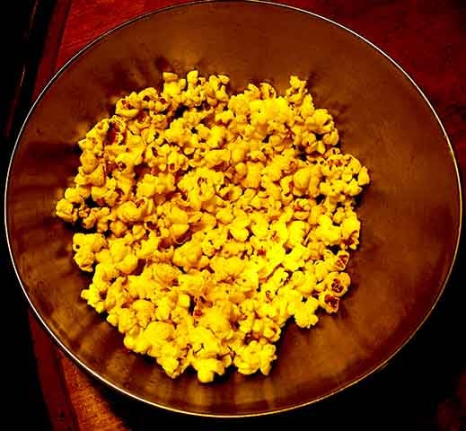 Nesse sentido, a cúrcuma possui uma potente ação antioxidante e anti-inflamatória que ajuda a melhorar a capacidade cognitiva, além de prevenir doenças neurodegenerativas, como Alzheimer, Parkinson ou demência.