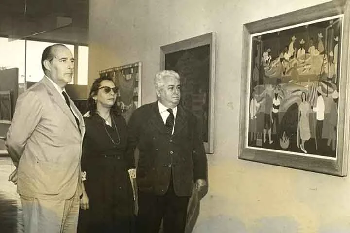 Essas experiências de perseguição política o levaram a deixar o Brasil em 1935 e residir na Europa por cinco anos. Mesmo no exílio, continuou a produzir obras significativas.