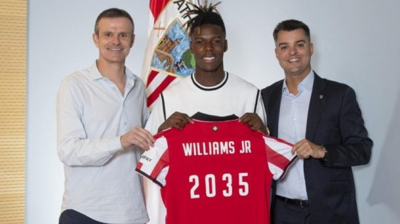 Atacante põe fim aos rumores de transferência para o Barcelona, reforça vínculo com o clube e celebra permanência ao lado da família