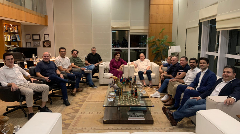 Opositores ao governo Elmano se reúnem com Tasso