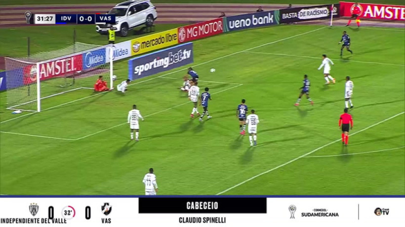 Susto duplo! Vasco leva duas bolas na trave em sequência contra o Independiente Del Valle; veja