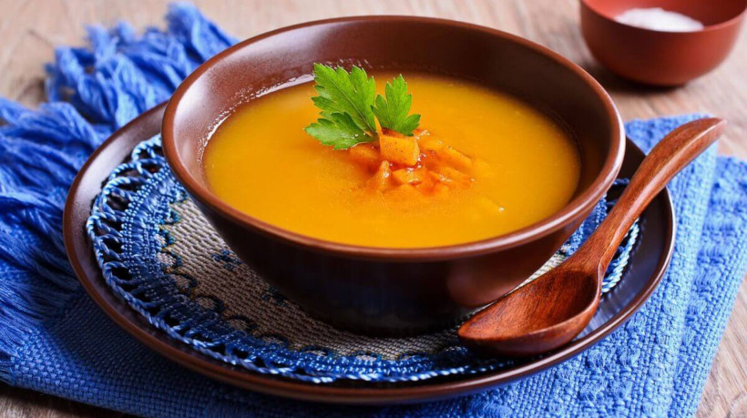 Caldo de cenoura (Imagem: Veronika Idiyat | Shutterstock)
