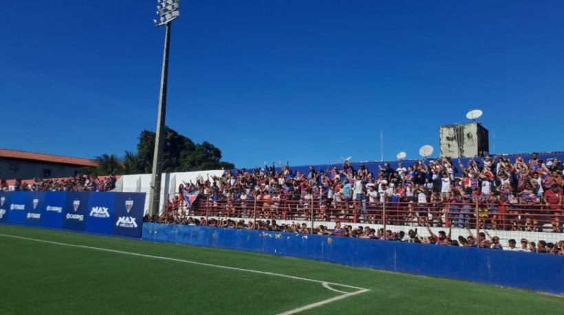 Torcida do Fortaleza compareceu ao Pici para se despedir de Vojvoda