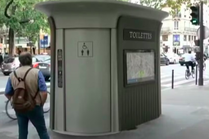 1) Paris, França - Em Paris, é comum encontrar banheiros públicos automáticos e que se limpam sozinhos em áreas movimentadas da cidade. 