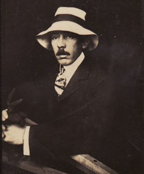 Em 1915, deprimido com o uso de aviões para matar pessoas durante a 1ª Guerra Mundial, Santos Dumont entrou em depressão e decidiu voltar ao Brasil — na época ele vivia na França.