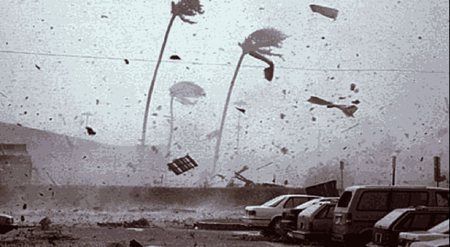 Os ventos de ambos são igualmente potentes, girando em torno de um mesmo centro, mas a velocidade de um tornado é muito maior.