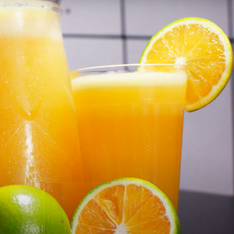 O suco de laranja é tradicionalmente o indicado para melhorar a imunidade, mas existem muito mais opções, incluindo a própria laranja ou frutas parecidas, como tangerina. 