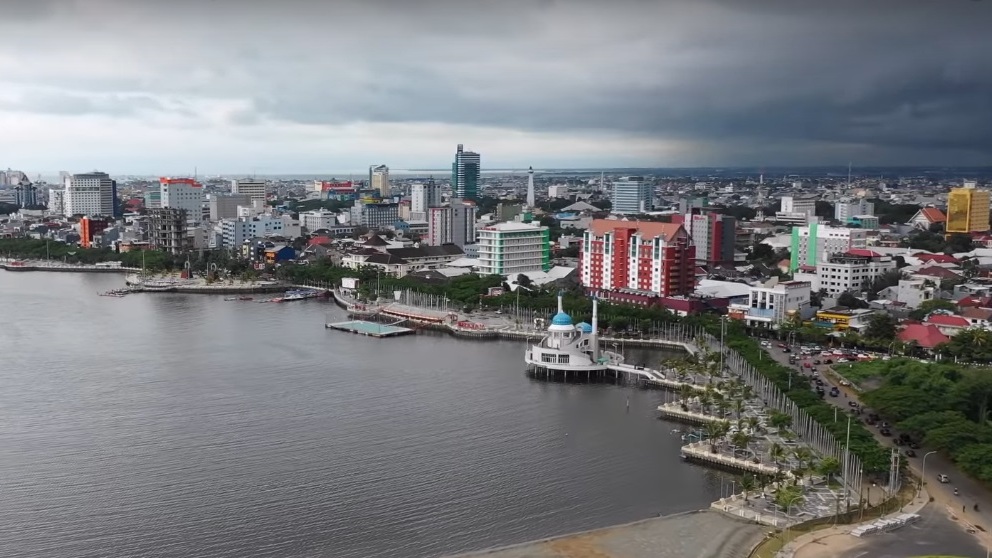 Makassar (Indonésia) - Capital de Sulawesi do Sul com mais de 1,4 milhão de habitantes. Uma comunidade católica local o tem como padroeiro, mantendo viva sua devoção mesmo em país de maioria muçulmana.
