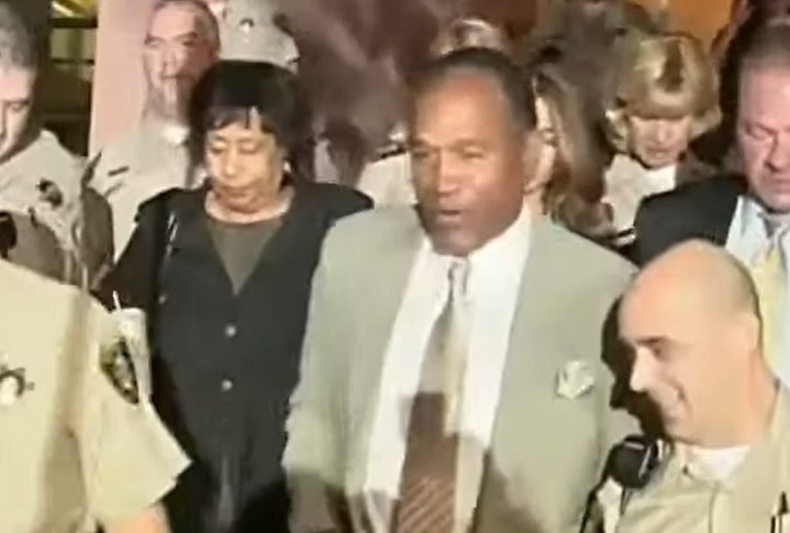 Sua vida foi marcada por grande sucesso no esporte, mas também por um caso de assassinato que o colocou no centro das atenções internacionais.