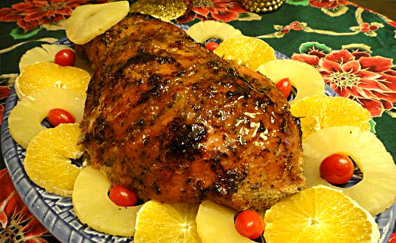 Pernil e abacaxi - A carne suína tem menos gordura que a bovina, mas mantém as proteínas, vitaminas do complexo B e ferro. 