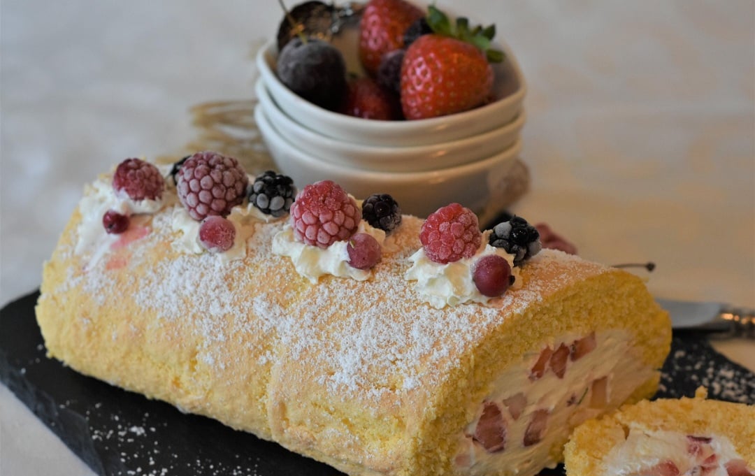 Seu nome pode derivar do francês rouler, que significa enrolar, aludindo à técnica de preparo que dá o formato de rolo.