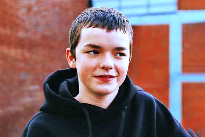 Os fãs aguardam ansiosos por seus próximos passos, e a indústria cinematográfica já o enxerga como uma das grandes revelações da nova geração de atores.