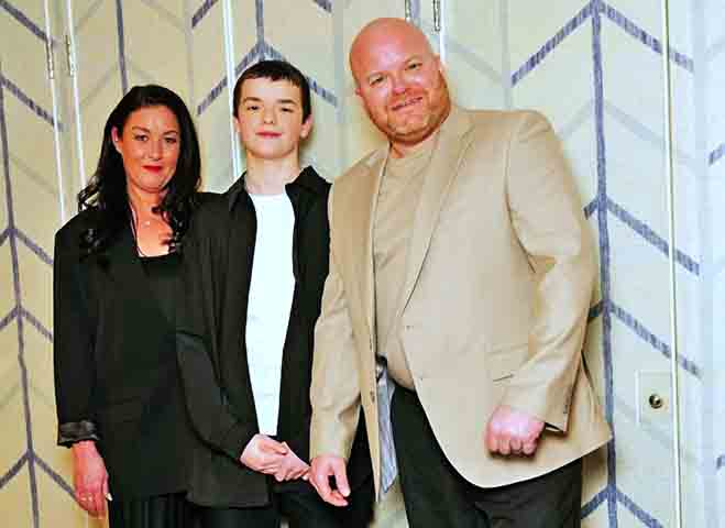 No entanto, a naturalidade de Cooper e seu talento nato impressionaram a equipe de produção. O diretor Philip Barantini elogiou o jovem ator, afirmando que muitos profissionais treinam por anos e não conseguem fazer o que ele faz.