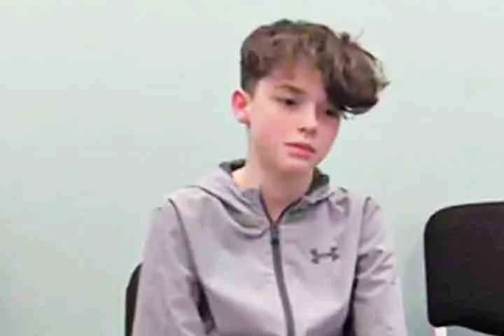 Com o sucesso estrondoso da série, Owen Cooper não demorou a receber novas oportunidades. Antes mesmo da estreia de Adolescência, a diretora Emerald Fennell assistiu a uma gravação do primeiro episódio e fez uma importante escolha.