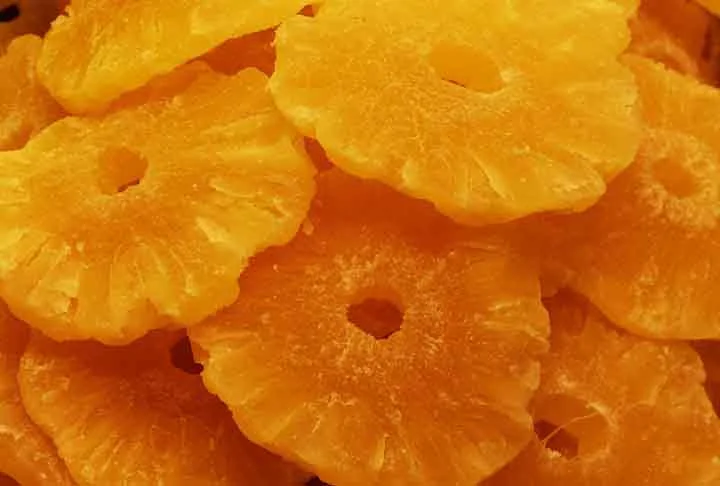 Outro benefício das frutas secas é que suas fibras podem ajudar a regular o intestino e prevenir a constipação. Confira exemplos de frutas secas famosas!