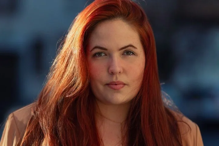 Nascida no Rio de Janeiro, ela começou no teatro aos 11 anos.