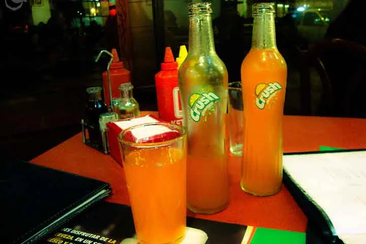 No início, a bebida, criada na Califórnia, nos Estados Unidos, era vendida apenas na fórmula baseada no óleo de cascas de laranja. Depois, passou a ser adicionado suco de laranja. 
