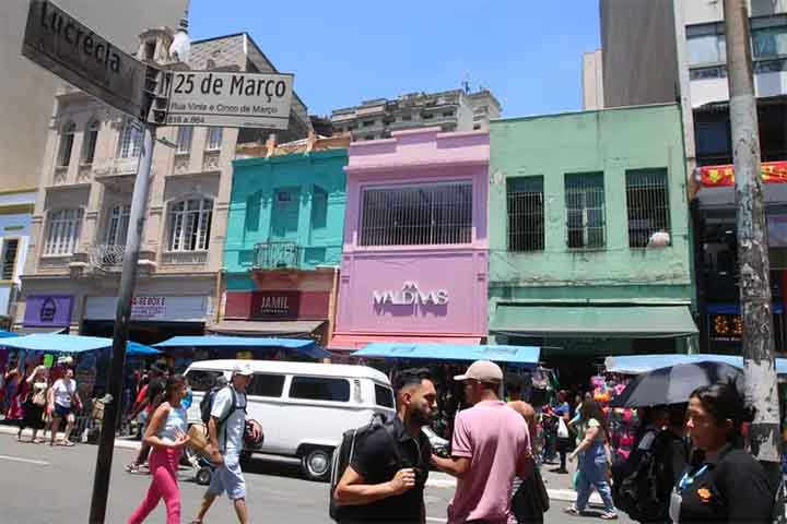 A fama para além das fronteiras paulistanas fez a 25 de Março atrair imigrantes, como sírios, libaneses e chineses. 
