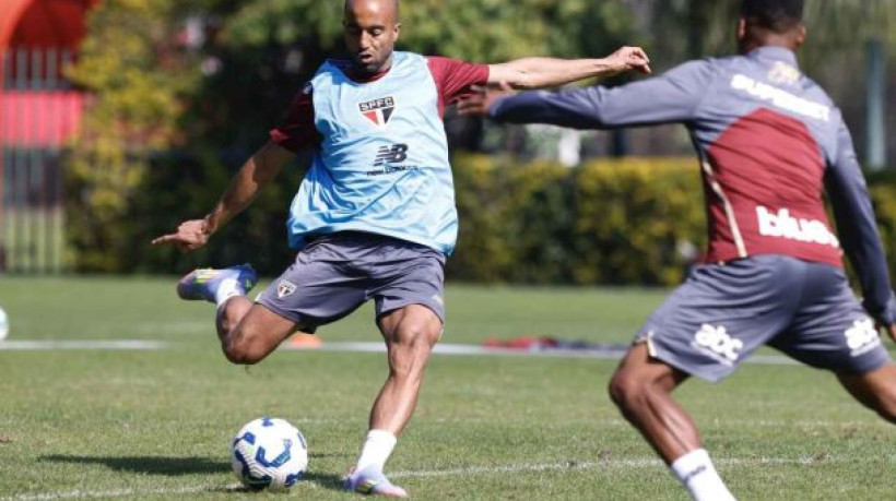 Atacante não entra em campo desde o dia 6 de maio por causa de uma lesão séria no joelho. Jogador começou a receber ataques nas redes sociais