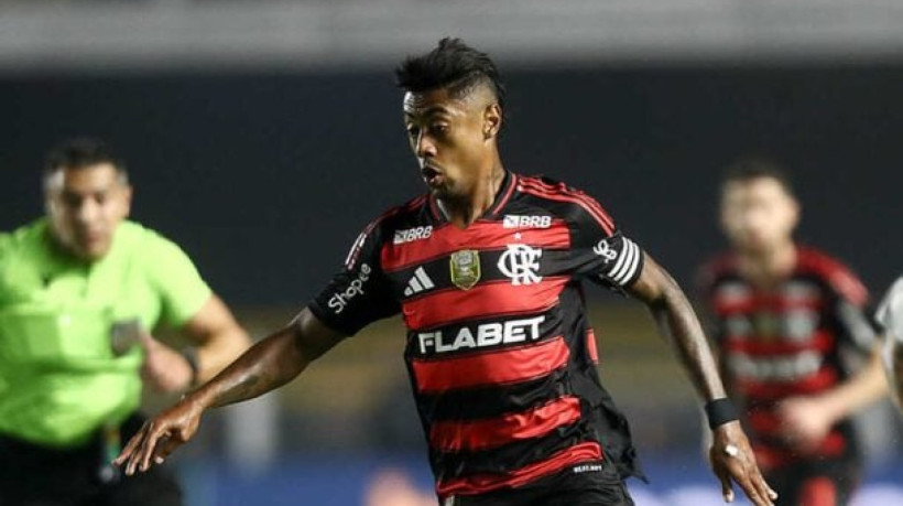 Atacante leva o terceiro cartão amarelo em derrota para o Santos, nesta quarta-feira, e está suspenso para jogo de domingo, no Maracanã