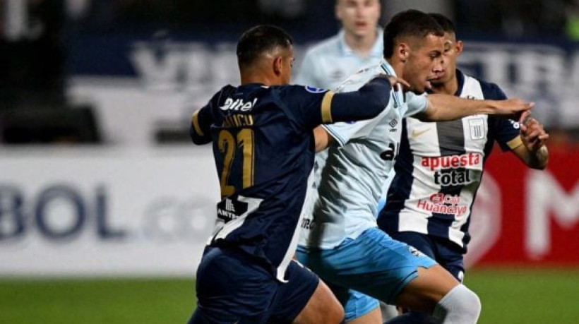 Imortal leva dois gols e não esboça reação; jogo de volta por vaga nas oitavas do torneio ocorrerá na próxima quarta-feira, na Arena 