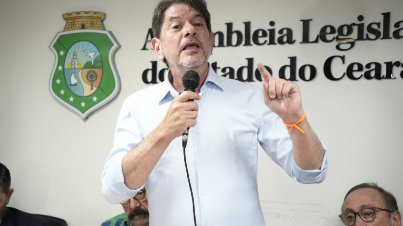 Senador Cid Gomes sai em defesa do deputado Júnior Mano, alvo de investigação da PF sobre suposto esquema de desvio parlamentares