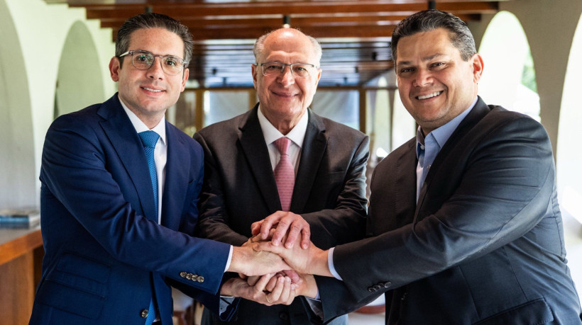 Congresso e Governo Federal tentam mostrar imagem de unidade nacional e foto de Hugo Motta, Geraldo Alckmin e Davi Alcolumbre é postada