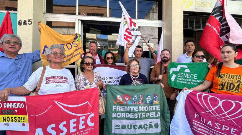 Servidores do Estado que usam o plano de saúde Issec cobram melhorias em ato nesta quarta-feira, 16, em Fortaleza