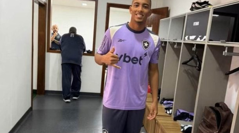 Discrepâncias nas garantias de pagamento atrasam a finalização do negócio, mas colombiano já foi integrado ao elenco alvinegro