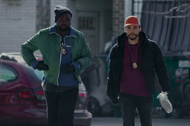 A série, baseada no livro de Dennis Tafoya, segue dois amigos (Henry e Moura) que se passam por agentes da DEA para roubar traficantes, mas acabam envolvidos em uma guerra contra um esquema de drogas.