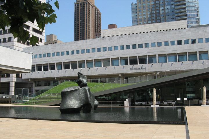 Ele aprofundou seus estudos na prestigiada Juilliard School, em Nova York, onde obteve o diploma de bacharel e mestrado em Artes, com foco em estudos de Jazz.