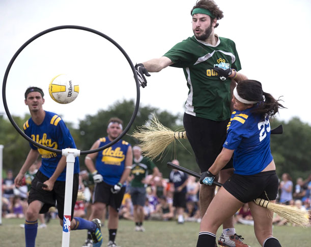 Além dos esportes tradicionais, como futebol, vôlei e basquete, competidores se enfrentam em modalidades inusitadas - algumas bem bizarras - pelo planeta. Veja uma seleção de esportes esquisitos espalhados por aí!