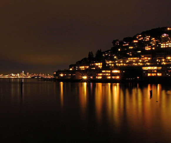 Ao longo dos séculos, a república manteve sua independência, passando praticamente ilesa pelas grandes guerras europeias e pela unificação italiana do século 19.