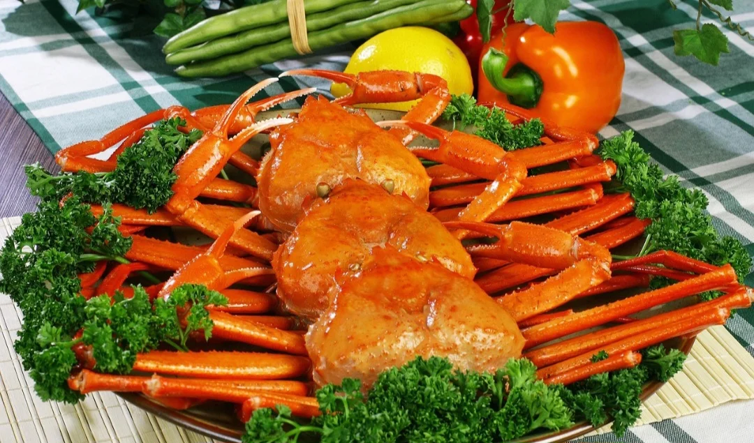 Caranguejos e siris são crustáceos muito consumidos na alimentação, especialmente em regiões litorâneas. Afinal, são carnes brancas, ricas em proteína e pobres em gordura.