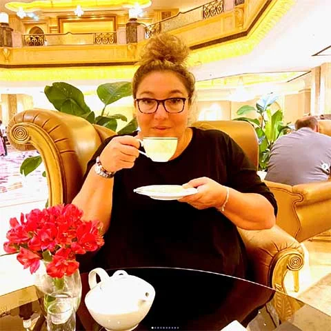 Na versão americana, também comandada por Frost, o sucesso a fez ser convidada para programas de entrevista célebres com apresentadores como David Letterman, Oprah Winfrey e Jay Leno.

