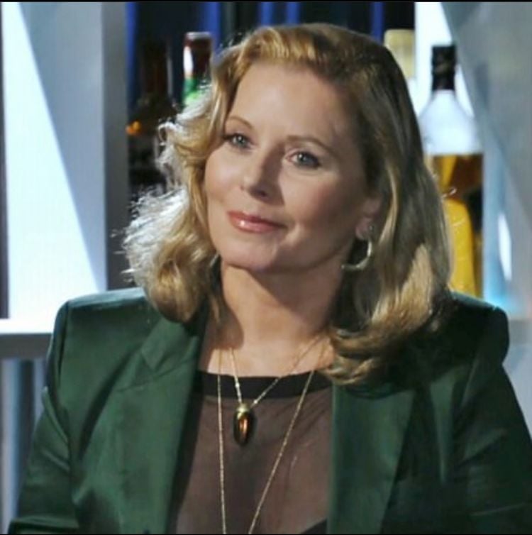 Vera Fischer tem más lembranças de “Salve Jorge” (2013). A personagem de Vera virou meme por aparecer sempre sentada na novela. Em 2020, ao saber que estaria no “Vale a Pena Ver de Novo”, comentou: “Não! Oh novela ruim!”.