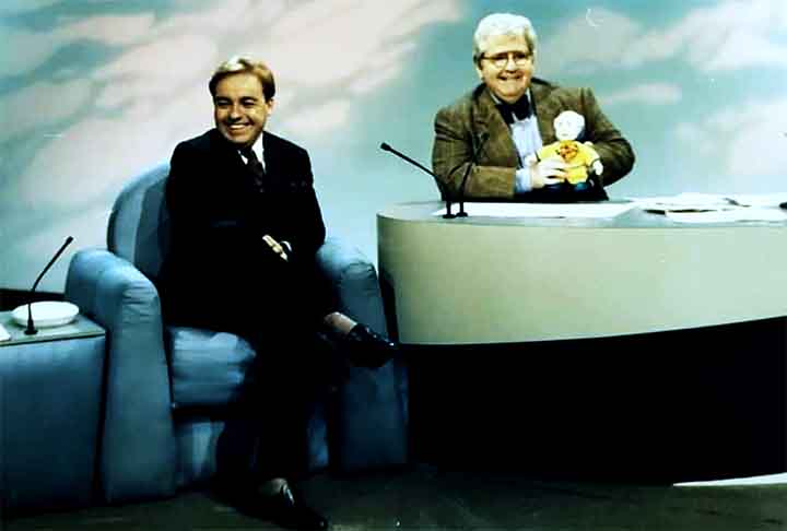 Depois do sucesso do grupo Menudo, famoso pela música “Não Se Reprima”, que foi exaustivamente promovido pelo programa Viva a Noite, em 1984, lançou grupos musicais brasileiros do mesmo formato, como Dominó e Polegar.