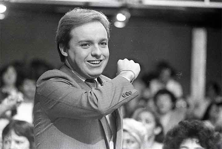 Ao mesmo tempo que comandou o 'Viva a Noite', Gugu permaneceu por algum tempo dirigindo o Domingo no Parque e como editor do boletim Semana do Presidente, que era veiculado nos intervalos entre os quadros do Programa Silvio Santos.