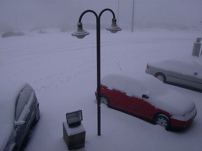 Em Portugal, quando neva com muita intensidade,  a estrada da Torre, na Serra da Estrela, fica inacessível aos turistas. Em janeiro de 2007, houve uma nevasca bem forte e a situação demorou a se normalizar. 
