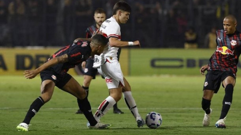 Tricolor chegou a cinco jogos sem vitórias no campeonato nacional e clássico contra o Corinthians ganha caráter decisivo
