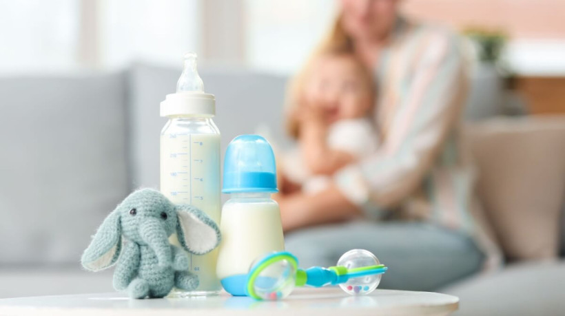 A doação de leite materno salva vidas de milhares de recém-nascidos (Imagem: Pixel-Shot | Shutterstock)